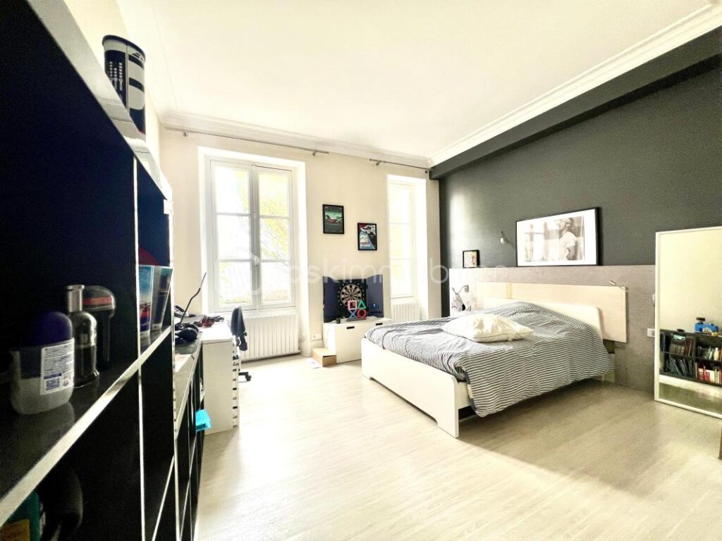 Maison bourgeoise au centre ville d’Etampes – 7 pièces – 6 chambres – 200 m²