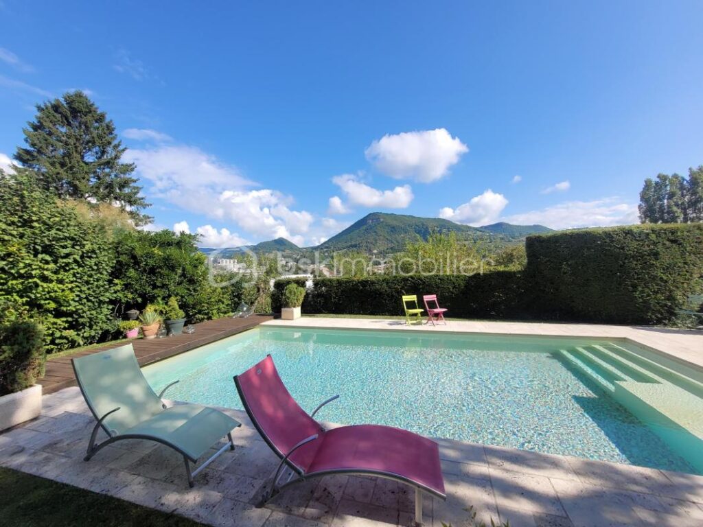 Criel de Voiron Propriété d’Exception Terrain 3766 m² 1 090 000 € – 7 pièces – 6 chambres – 360 m²