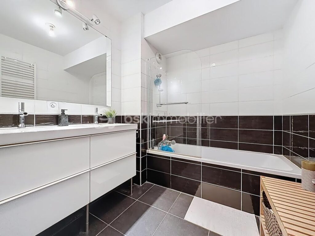 Appartement T3 de 67m2 avec terrasse – 3 pièces – 2 chambres – 66 m²