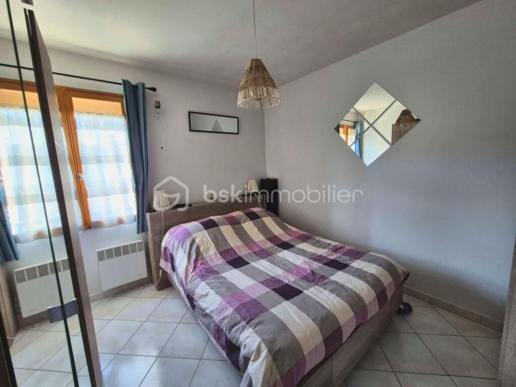 Maison individuelle 137m2, clé en main – Autonomie de plain‑pied – Vue sur étang – Terrain 860 m2 clos & garage – Aucun travaux – 4 pièces – 3 chambres – 137 m²