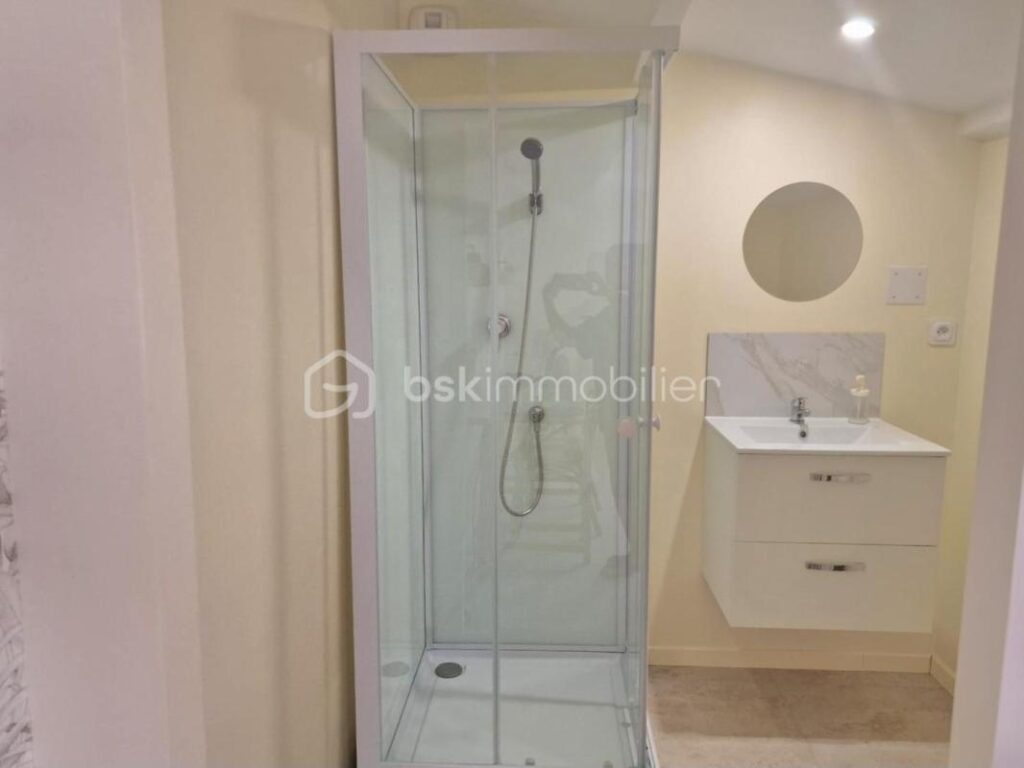 A vendre RARE ! Magnifique maison de caractère rénovée avec dépendance, patio, terrasses, grand garage et cave – 208 m2 habitables – Pinet (Hérault) – 6 pièces – 4 chambres – 186 m²