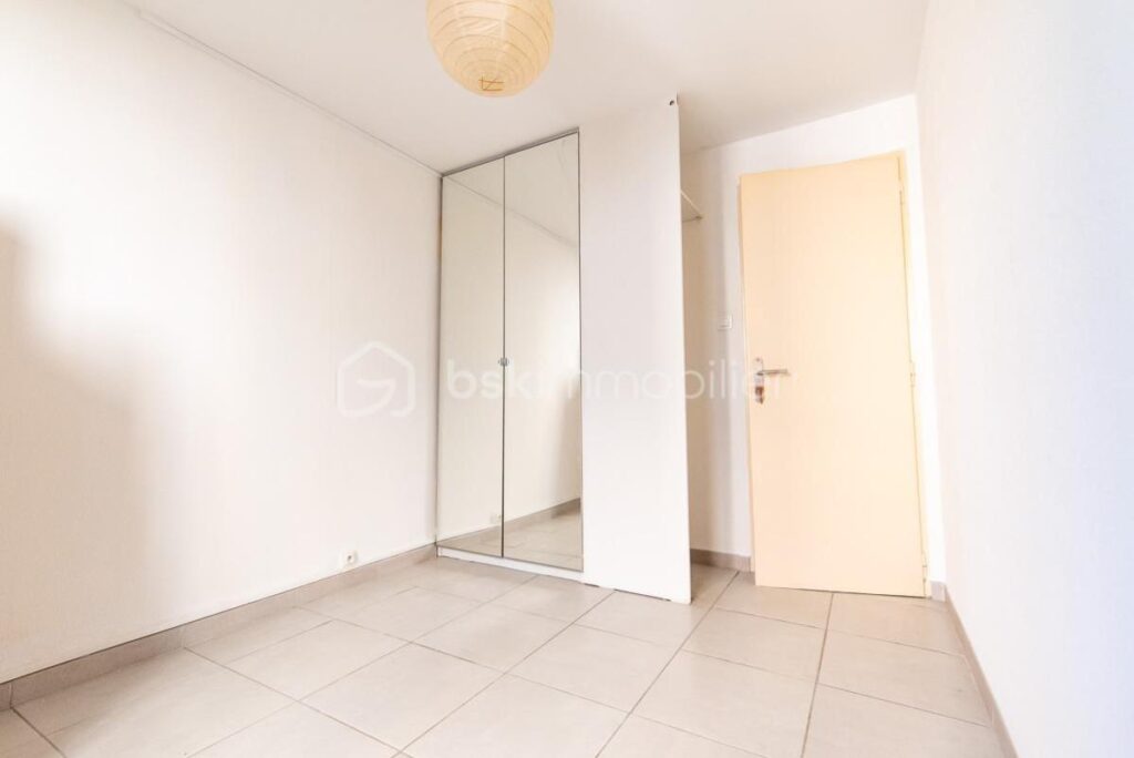 Appartement T3/4 lumineux, confortable et avec parking, très proche du centre historique d’AIX EN PROVENCE. A DECOUVRIR SANS TARDER! – 3 pièces – 2 chambres – 76 m²