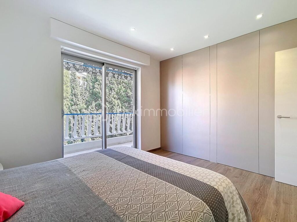 CANNES Stanislas – APPARTEMENT RÉNOVÉ 95M² AVEC VUE MER – DOUBLE GARAGE – 3 pièces – 2 chambres – 94 m²