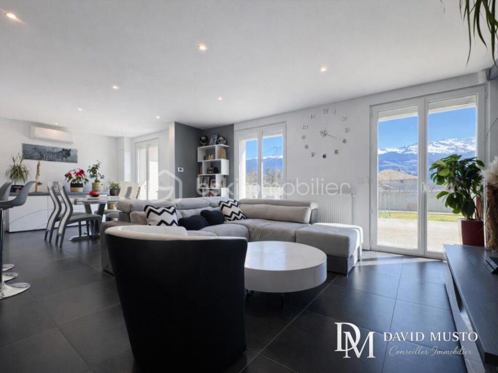 Maison Plain-Pied Lumbin – 5 pièces – 3 chambres – 108 m²