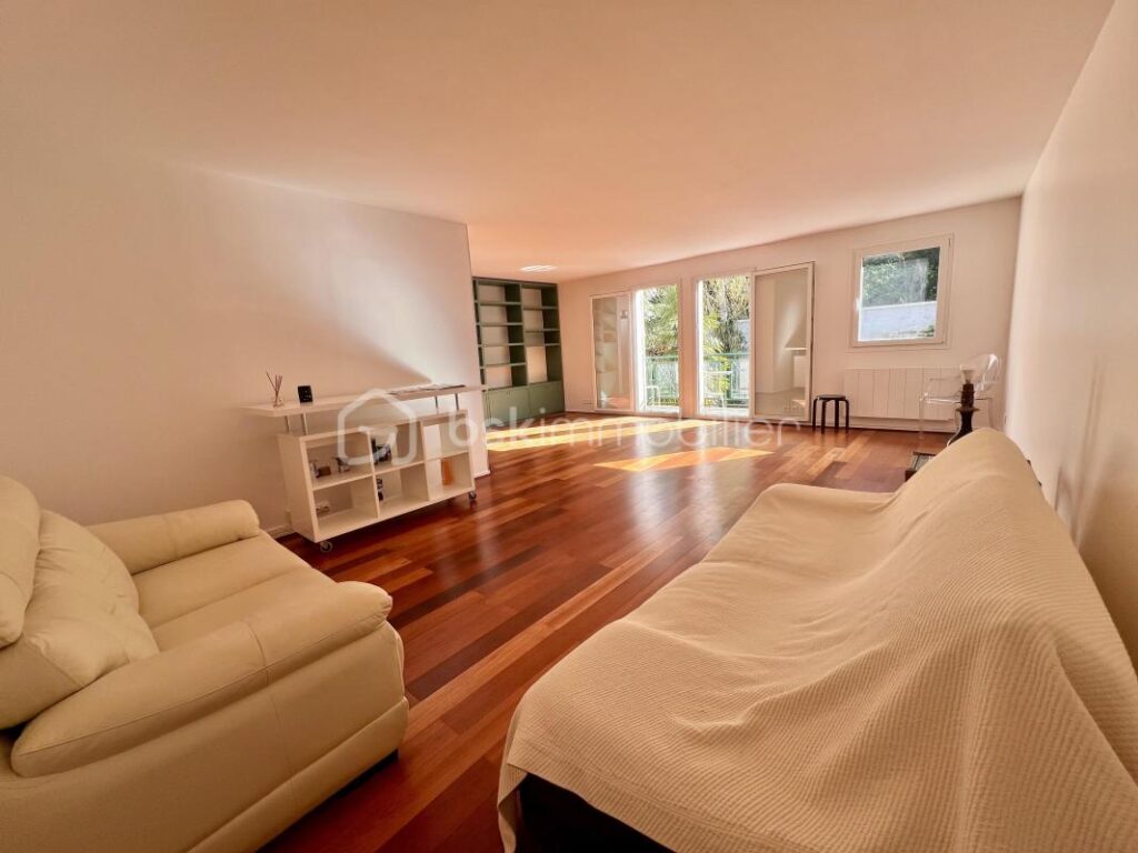 T4 en duplex avec 3 chambres lumineux de 96 m2 – 4 pièces – 3 chambres – 95 m²