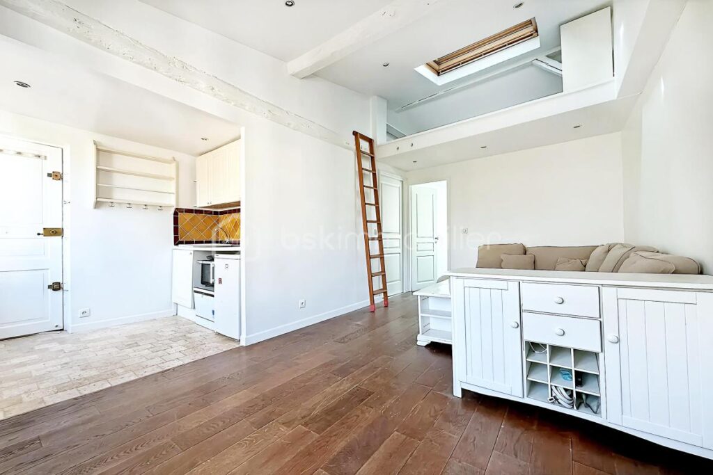 Appartement traversant au dernier étage avec ascenseur – 2 pièces – 1 chambre – 37 m²