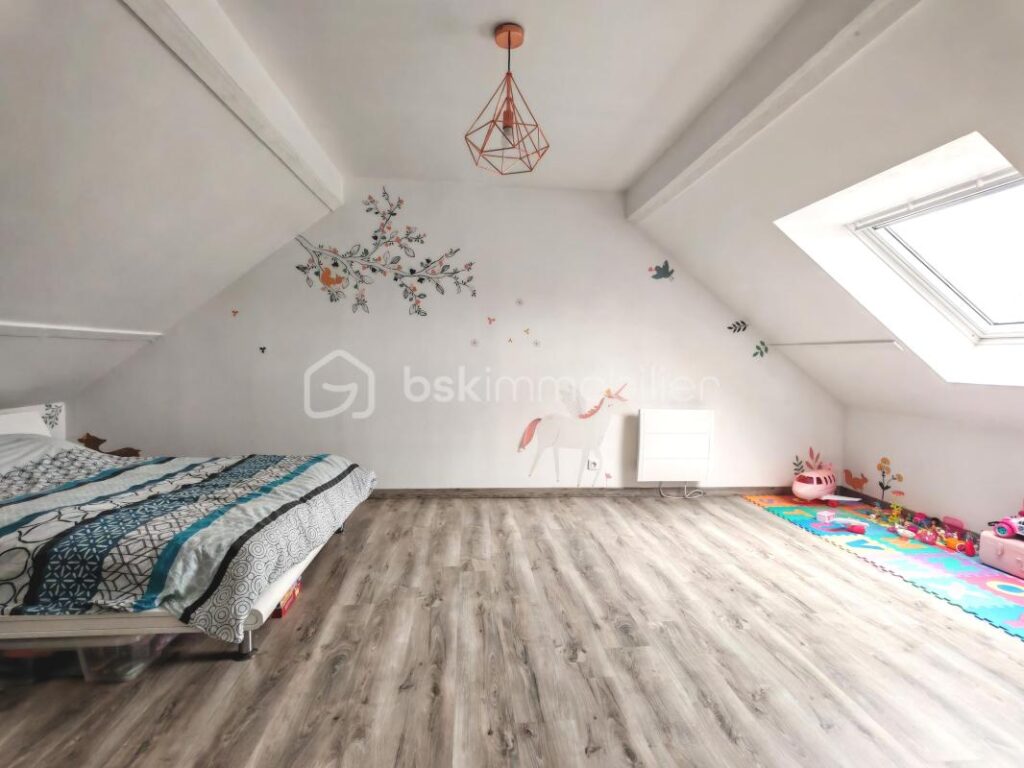 Maison familiale lumineuse avec sous-sol total et jardin – 6 pièces – 4 chambres – 126 m²