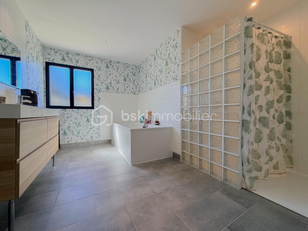 Maison familiale avec piscine au Tâtre – 6 pièces – 4 chambres – 154 m²