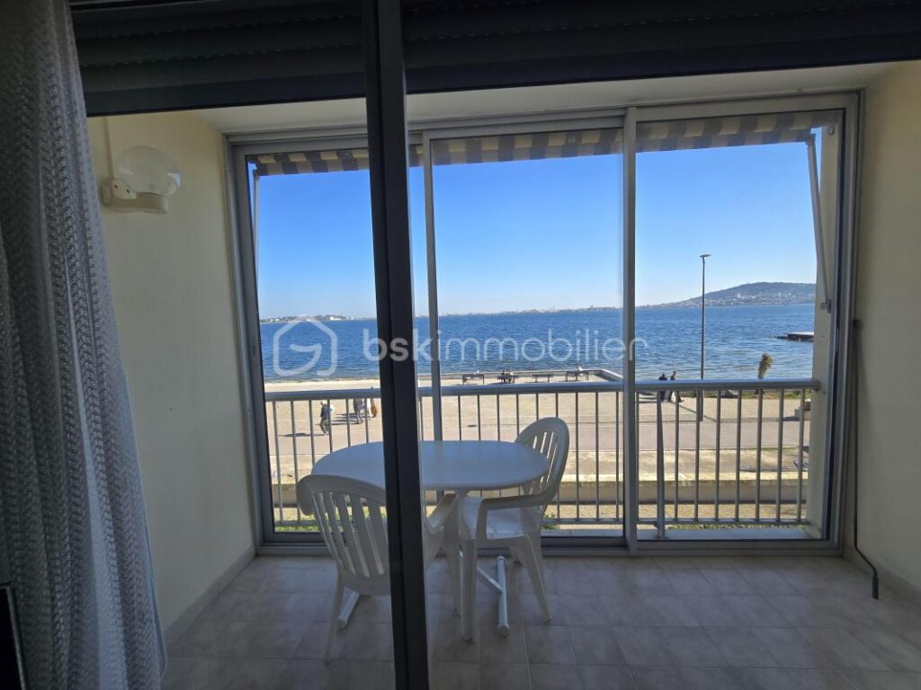 EN EXCLUSIVITE – VUE FRONTALE – COIN NUIT – 1 pièce – NR chambres – 21 m²