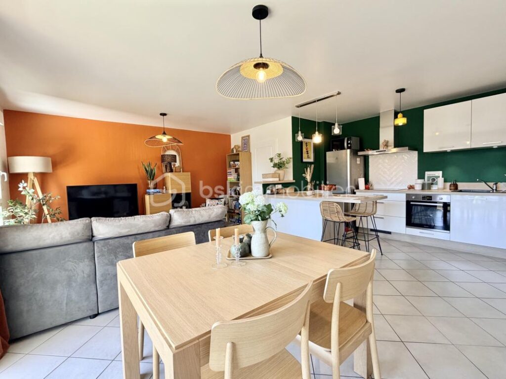 Appartement T2 avec balcon, cave et garage au centre de Villaz – 2 pièces – 1 chambre – 52 m²