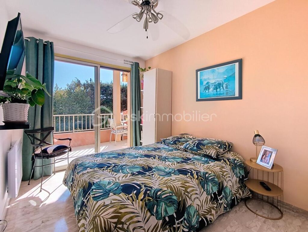 3P Cannes Croix des Gardes – Terrasse 19 m² – Piscine – Calme – Parking – 3 pièces – 2 chambres – 62 m²