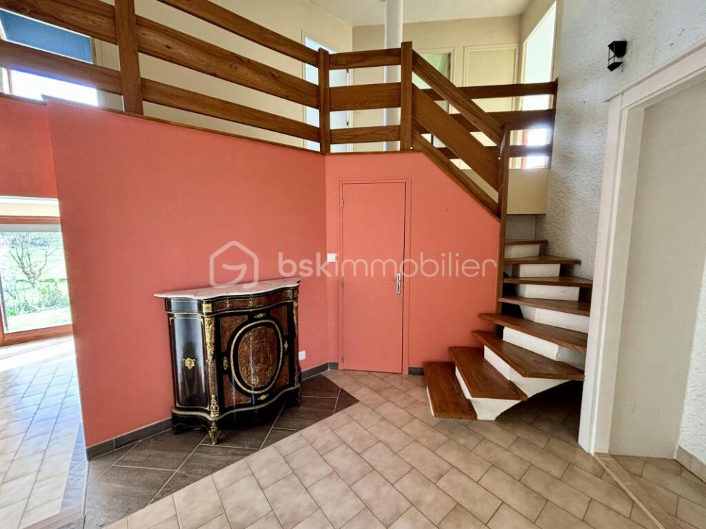 Belle maison T7 d’architecte à rafraîchir avec garage et jardin à Saint-Marceau – 7 pièces – 5 chambres – 165 m²