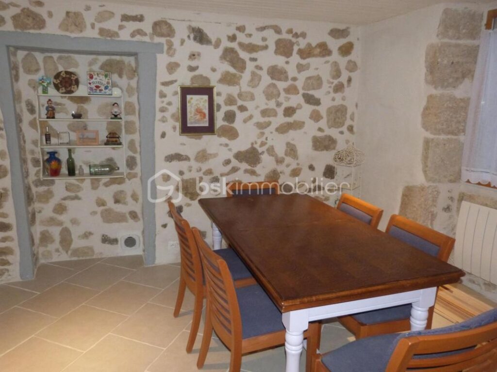Maison de village avec gîte et vue imprenable ! – 7 pièces – 5 chambres – 155 m²