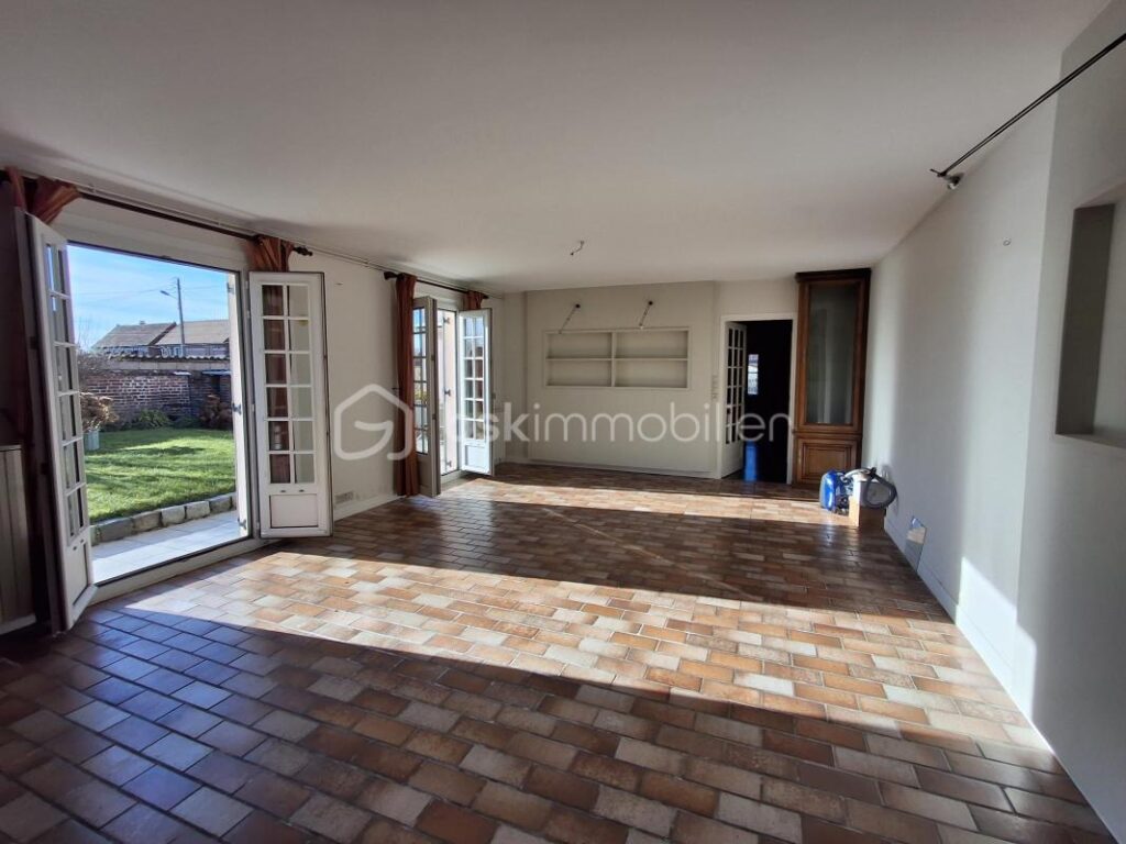 ***CHARMANTE MAISON ANCIENNE VIEUX NEUVILLE 4 CHAMBRES (VUE MER) ET BEAU TERRAIN 420 M2 GARAGE FERME*** – 7 pièces – 4 chambres – 135 m²