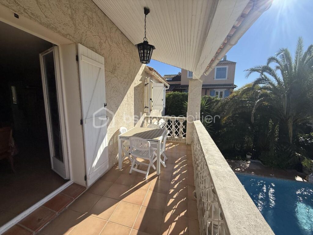 Maison avec vue sur le rocher de Roquebrune, quartier Valescure – 5 pièces – 3 chambres – 136 m²