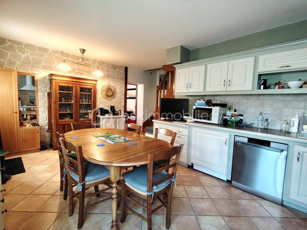 MAISON 6 PIECES 105 M² – 6 pièces – 3 chambres – 105 m²