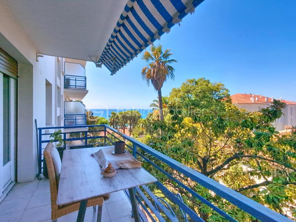 Cannes – Vue mer à 3 min des plages | Studio avec potentiel 2 pièces – 1 pièce – 1 chambre – 33 m²