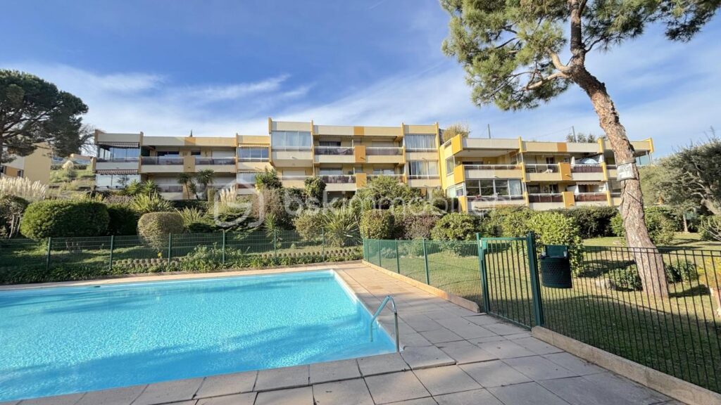 T3 lumineux avec parking, cave & piscine — Villeneuve-Loubet – 3 pièces – 2 chambres – 66 m²