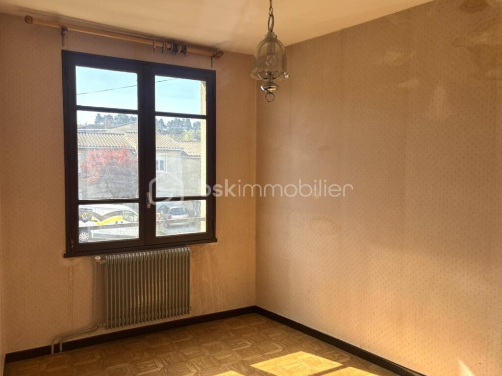 Maison à proximité immédiate de la Cité – 3 chambres + un bureau – jardin – garage – sous-sol – 4 pièces – 3 chambres – 106 m²