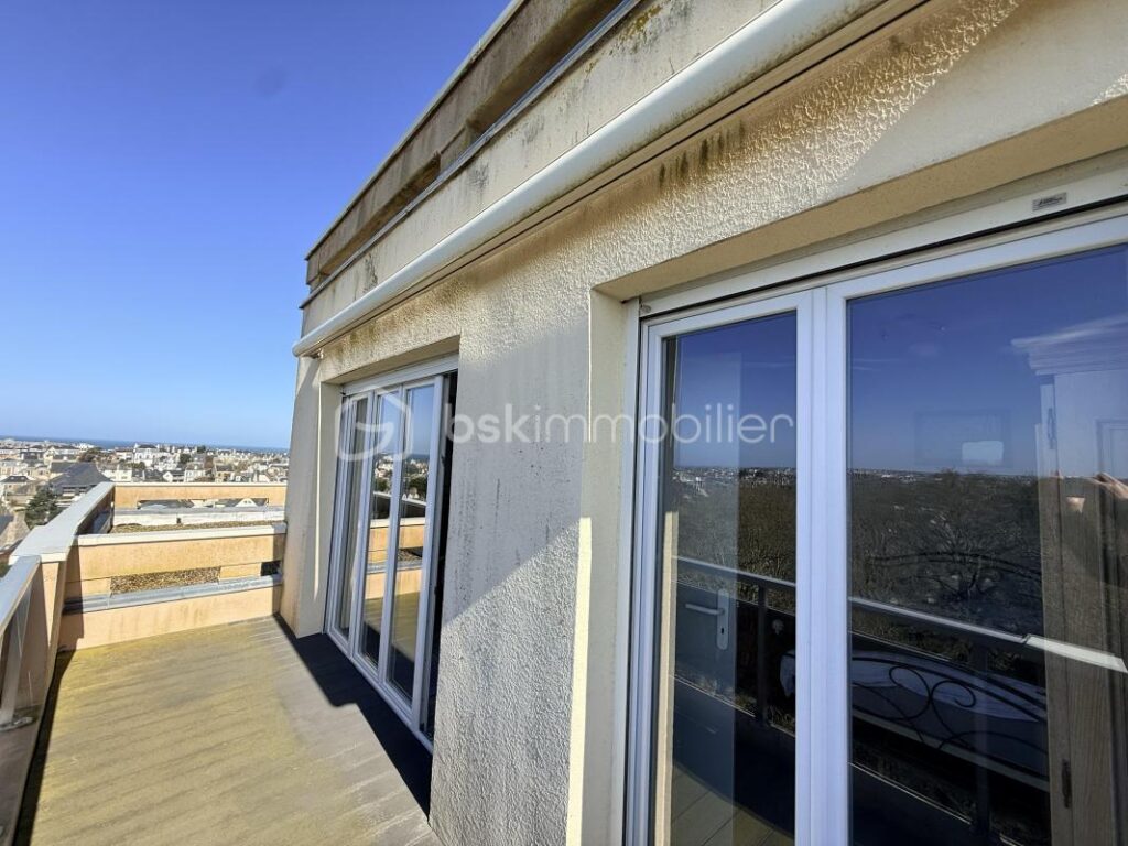 Appartement T2 – Dernier étage avec ascenseur – Vue mer 180° exceptionnelle – Paramé (Saint-Malo) – 2 pièces – 1 chambre – 41 m²