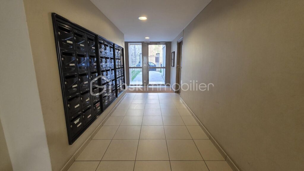 Appartement F3 – 65 m2 – 2 chambres – balcon VUE SEINE – Parking privatif couvert – 3 pièces – 2 chambres – 65 m²