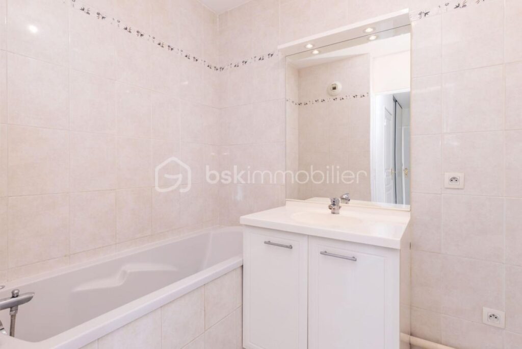 APPARTEMENT T3 CENTRE-VILLE AVEC GARAGE – PROCHE TRAM T10 – 3 pièces – 2 chambres – 57 m²