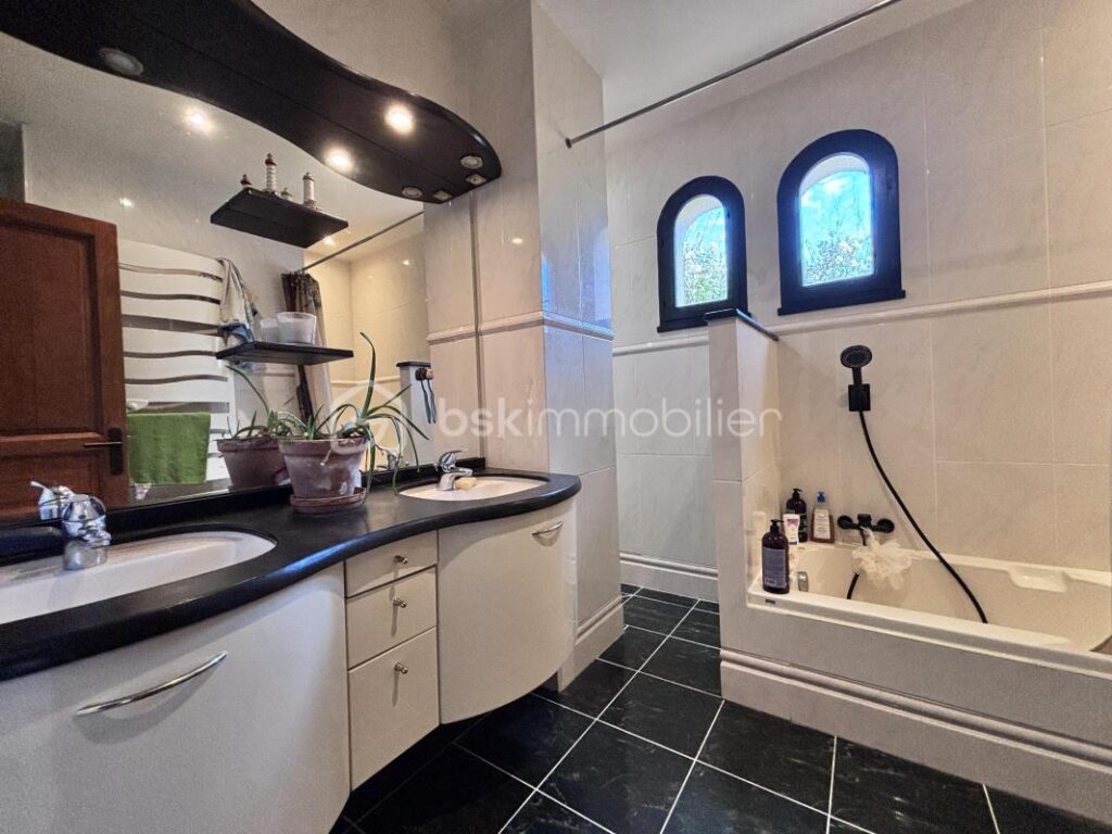 Maison avec sous sol – jardin – COUFFOULEUX – 4 pièces – 3 chambres – 120 m²