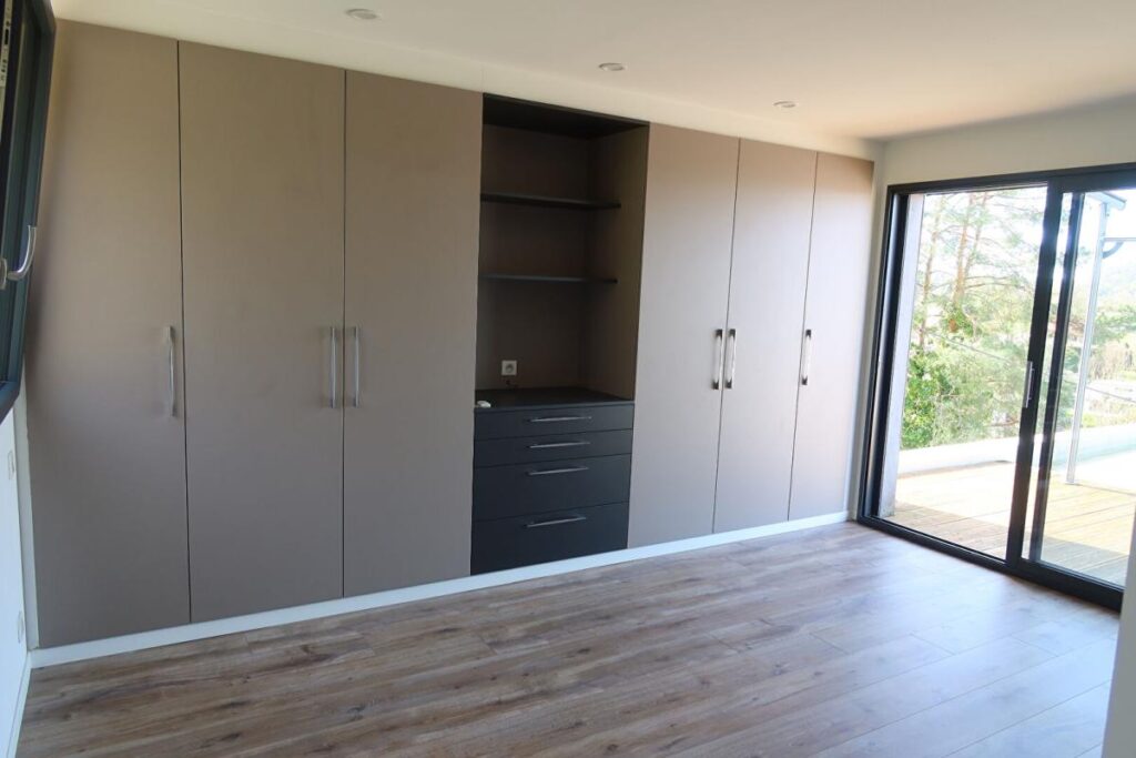 Maison d’architecte Besancon 7 pièce(s) 153 m2 – 7 pièces – 4 chambres – 153 m²