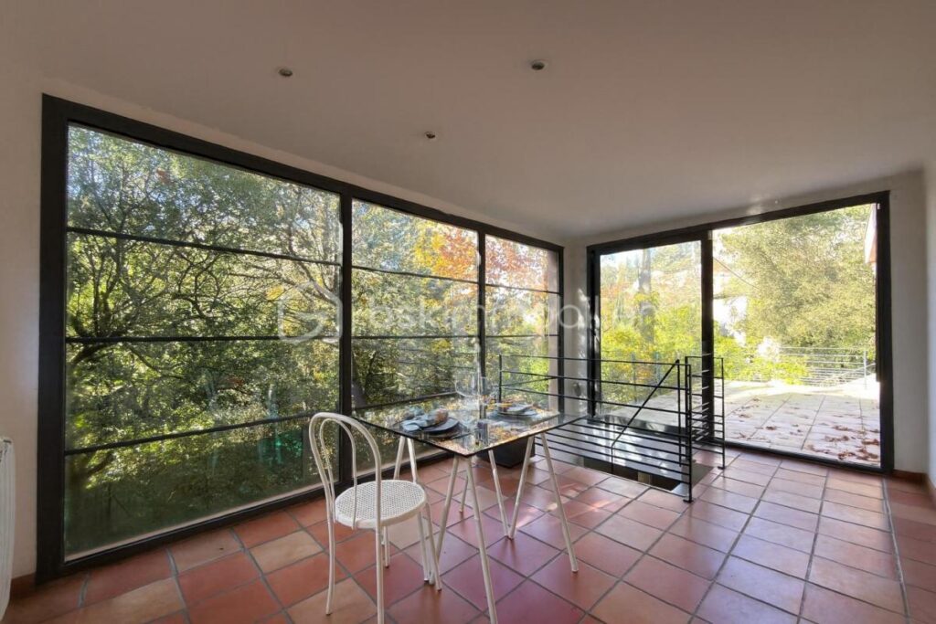 Ventabren – 168m2 de charme et d’authenticité – 6 pièces – 5 chambres – 168 m²