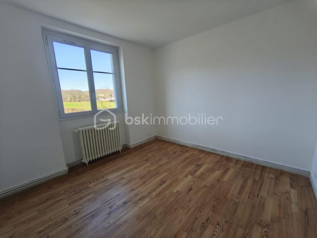 Maison familiale, grand terrain avec vue au cœur d’Arette – 6 pièces – 4 chambres – 160 m²