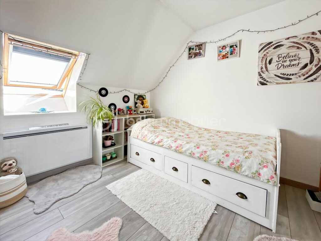 Maison familiale avec 5 chambres, véranda, jardin et prestations modernes – Proche gare de Sens – 7 pièces – 5 chambres – 179 m²