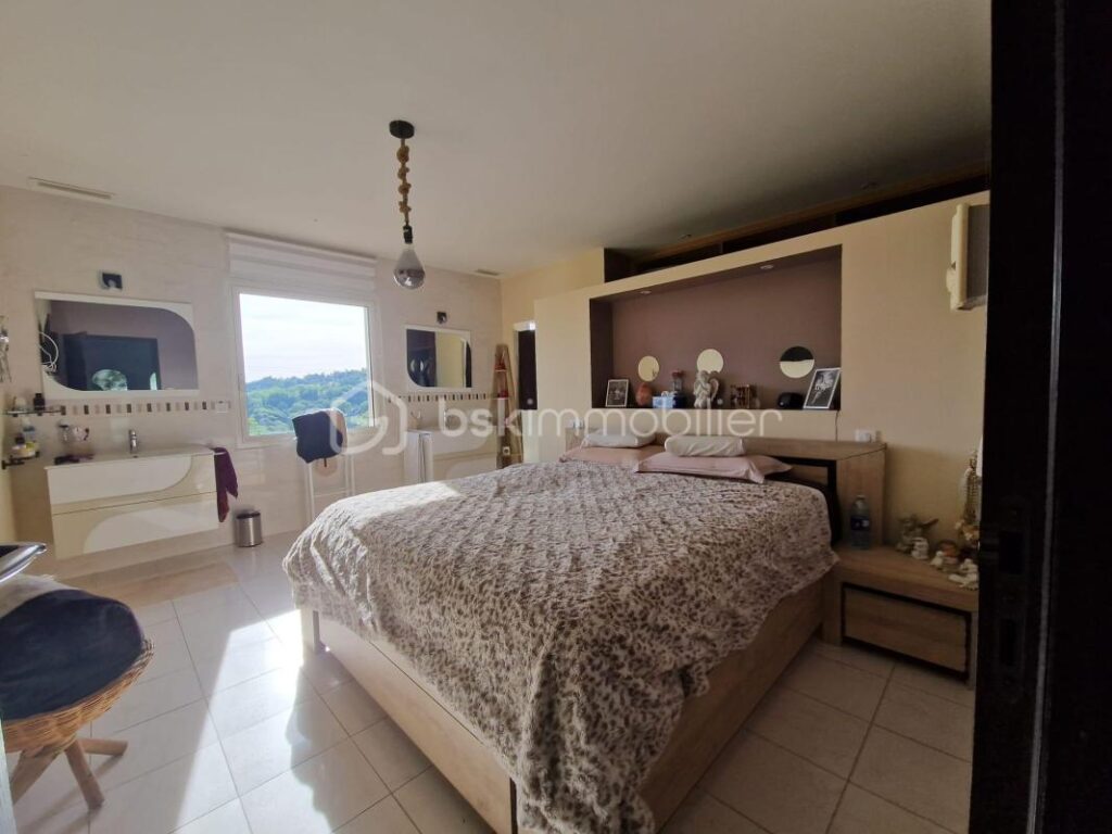 Villa d’exception avec vue imprenable sur les Pyrénées – 7 pièces – 5 chambres – 250 m²