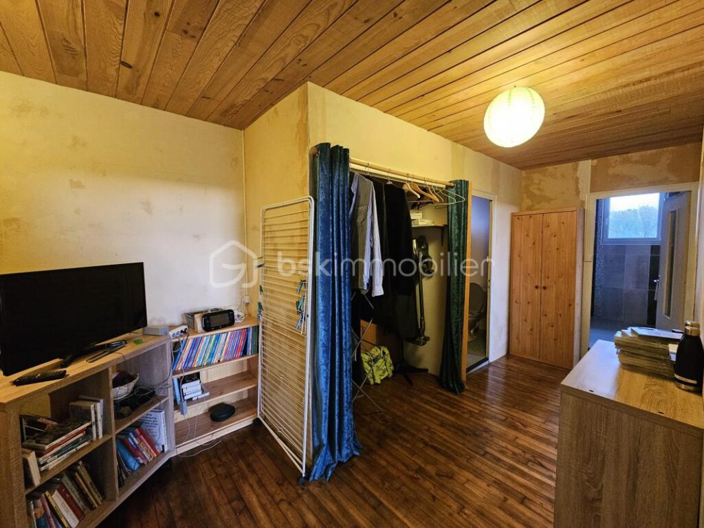 Maison 6 pièces 143m2 – 6 pièces – 3 chambres – 143 m²