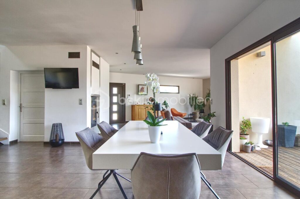 Villa contemporaine 165 M² – 6 pièces – 4 chambres – 165 m²