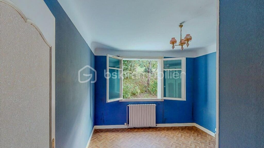 Maison sur 3 niveaux en position dominante – Vue sur les montagnes – 10 pièces – 7 chambres – 240 m²