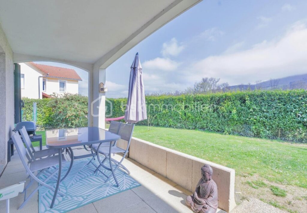 RARE À SEYSSEL – T3 rez-de-jardin avec garage et place de parking – Bord du rhône – 3 pièces – 2 chambres – 66 m²