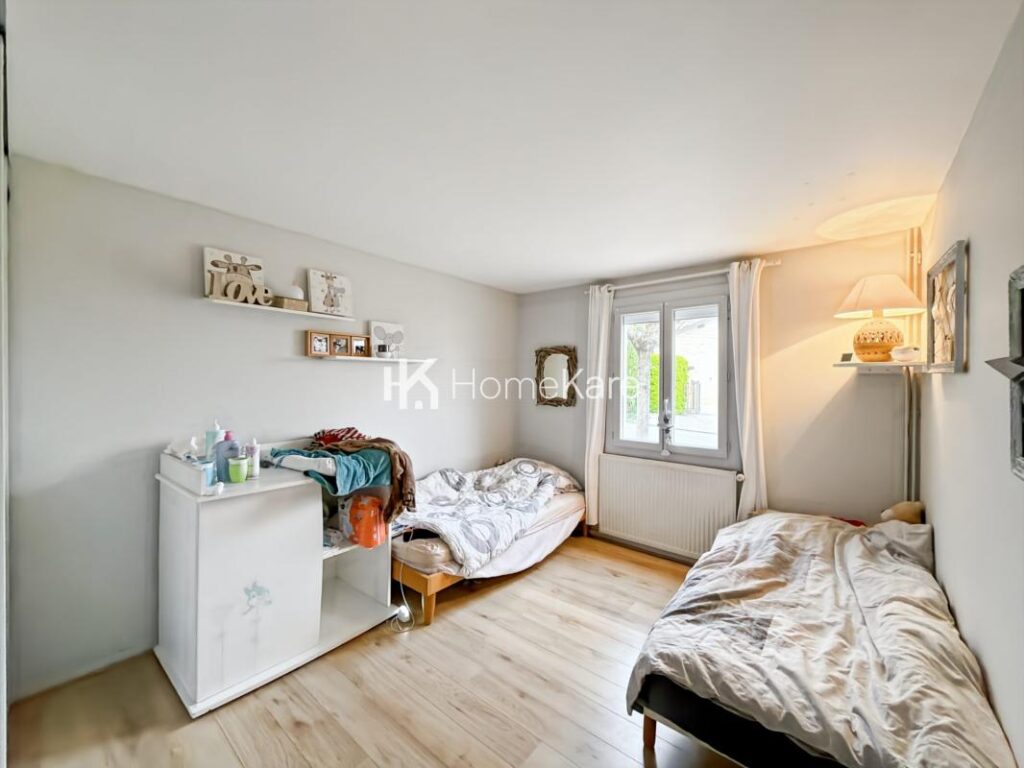 MAISON AVEC PISCINE ET VUE – 6 pièces – 5 chambres – 165 m²