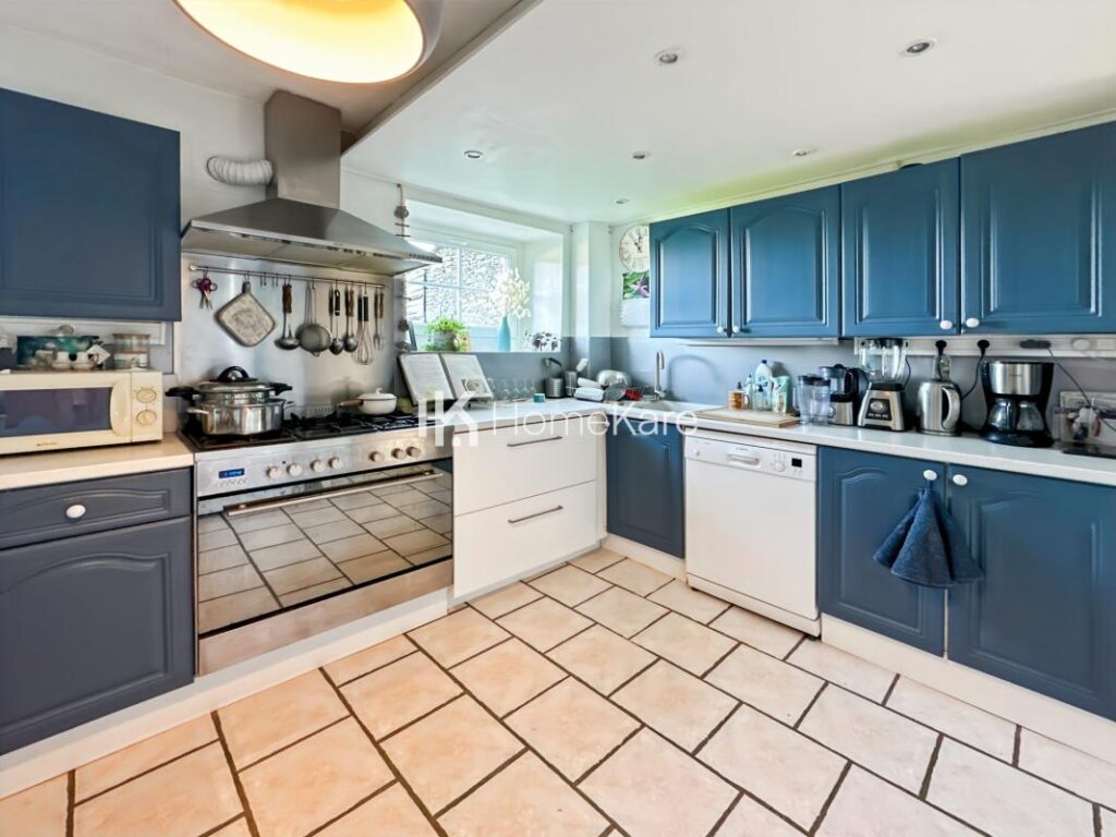 MAISON FAMILIALE – 9 pièces – 6 chambres – 300 m²