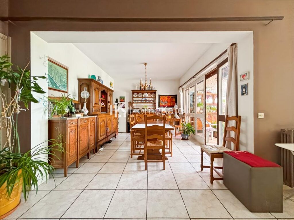 CHARMANTE MAISON SPACIEUSE – 9 pièces – 8 chambres – 270 m²