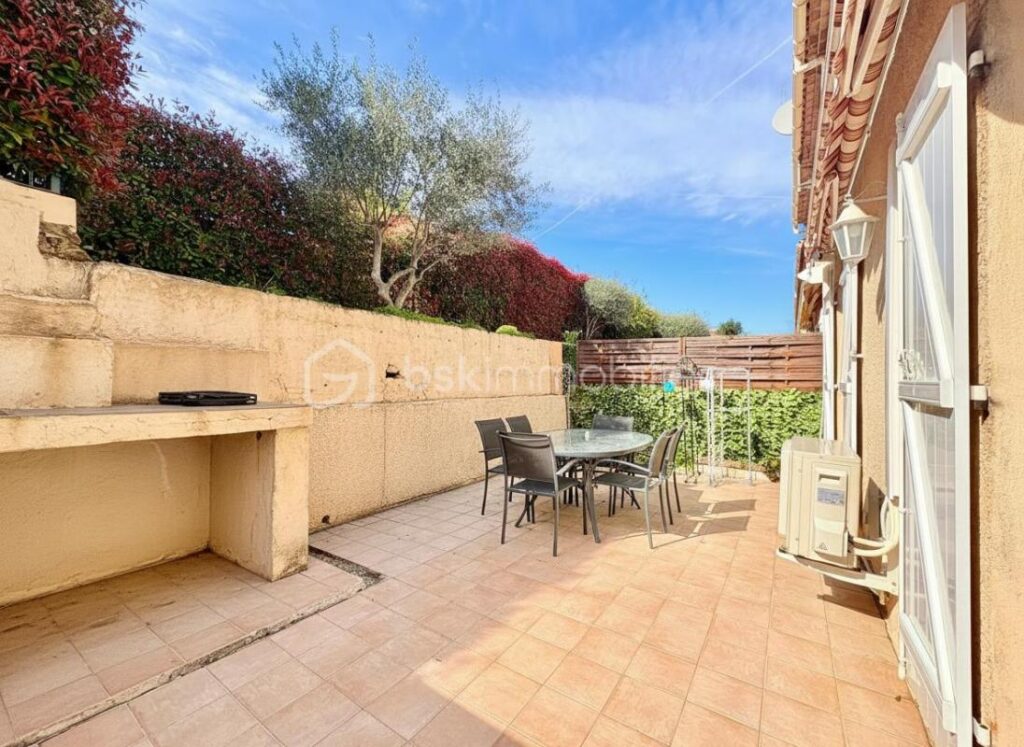 MAISON FAMILIALE 3 CHAMBRES – GARAGE + STATIONNEMENT PRIVE – AUCUN TRAVAUX – LA GAUDE -LA BARONNE – PROCHE NICE – 4 pièces – 3 chambres – 86 m²