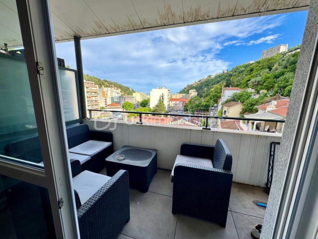 2 pièces dernier étage terrasse vendu loué – 2 pièces – 1 chambre – 40 m²