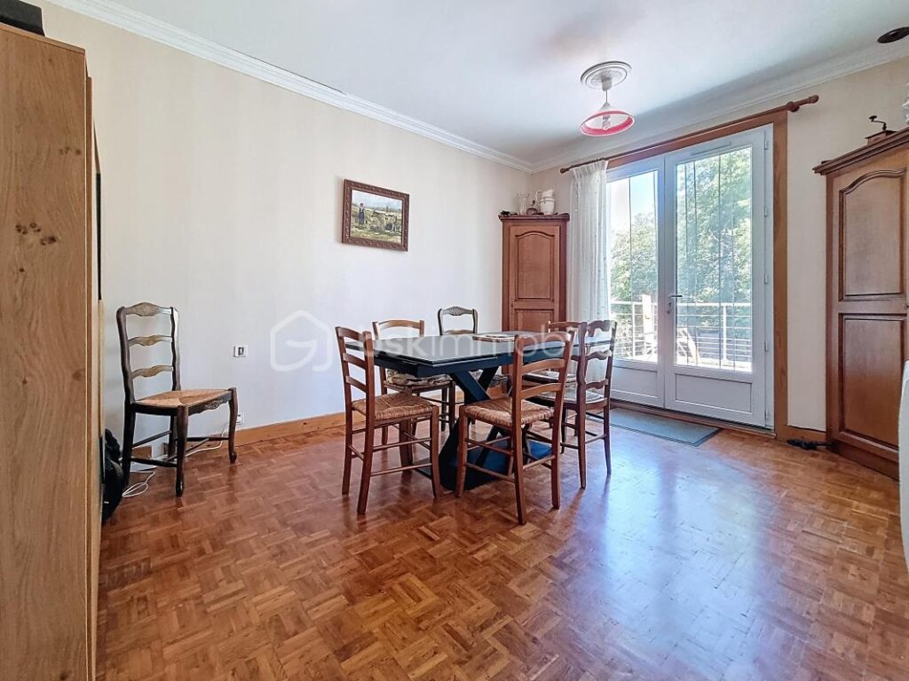 MAISON avec sous-sol total et piscine – 5 pièces – 4 chambres – 126 m²