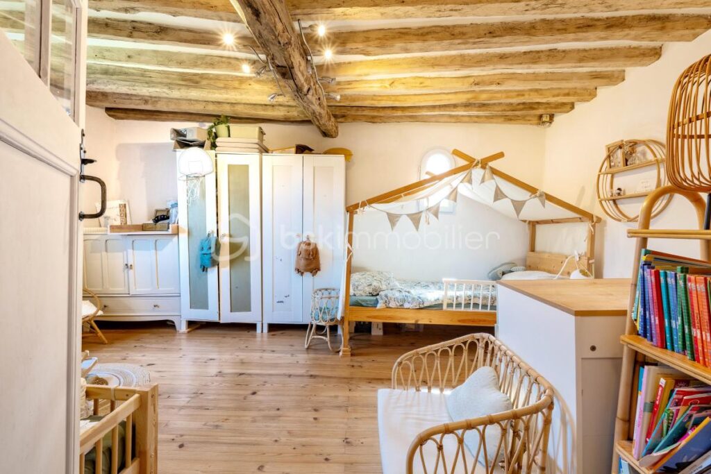 Maison de caractère de 170m2 sur un terrain de 2370m2 – 6 pièces – 4 chambres – 168 m²