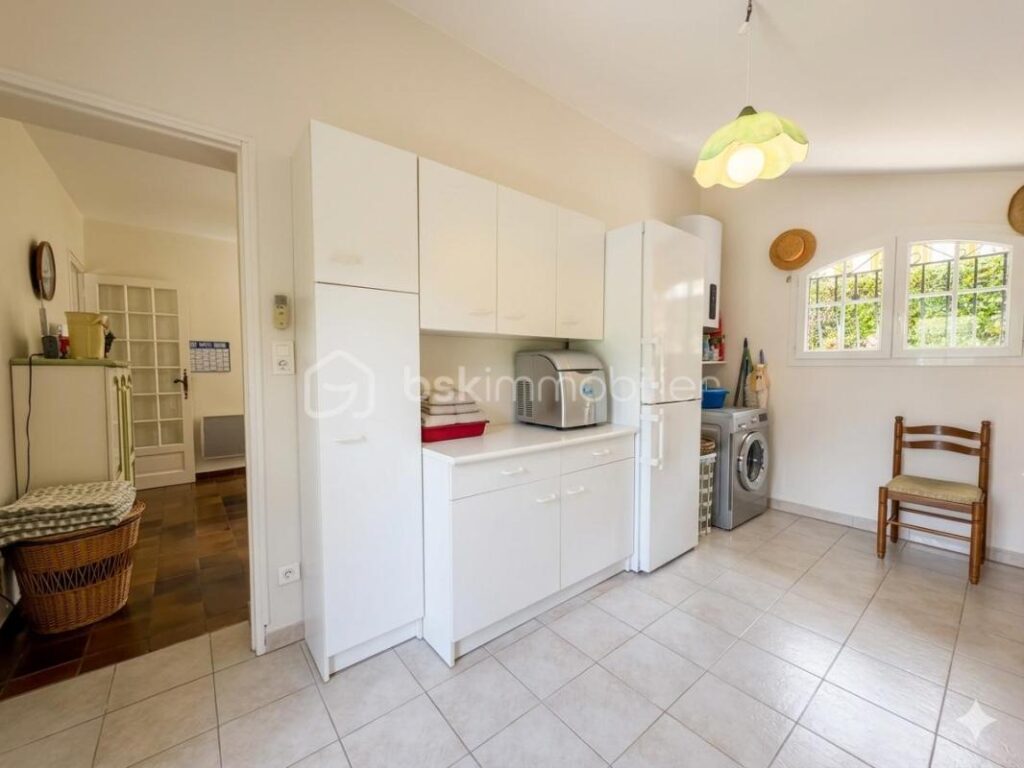 Propriété d’exception 5 chambres piscine terrain de 6800 m2 – 6 pièces – 5 chambres – 174 m²