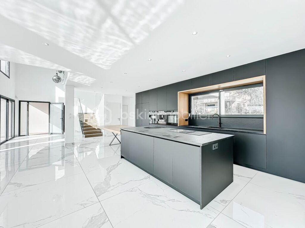 *** SUBLIME VILLA CONTEMPORAINE DE 198M2, AVEC PISCINE ET GARAGE *** – 6 pièces – 4 chambres – 198 m²