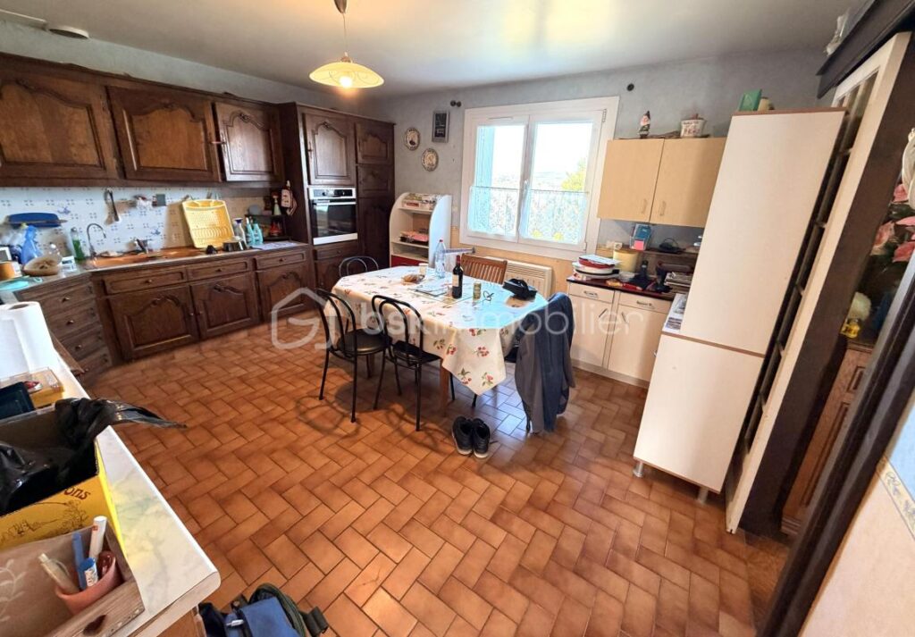 Maison avec garage – autonomie de plain pied et sous sol complet – 8 pièces – 6 chambres – 170 m²