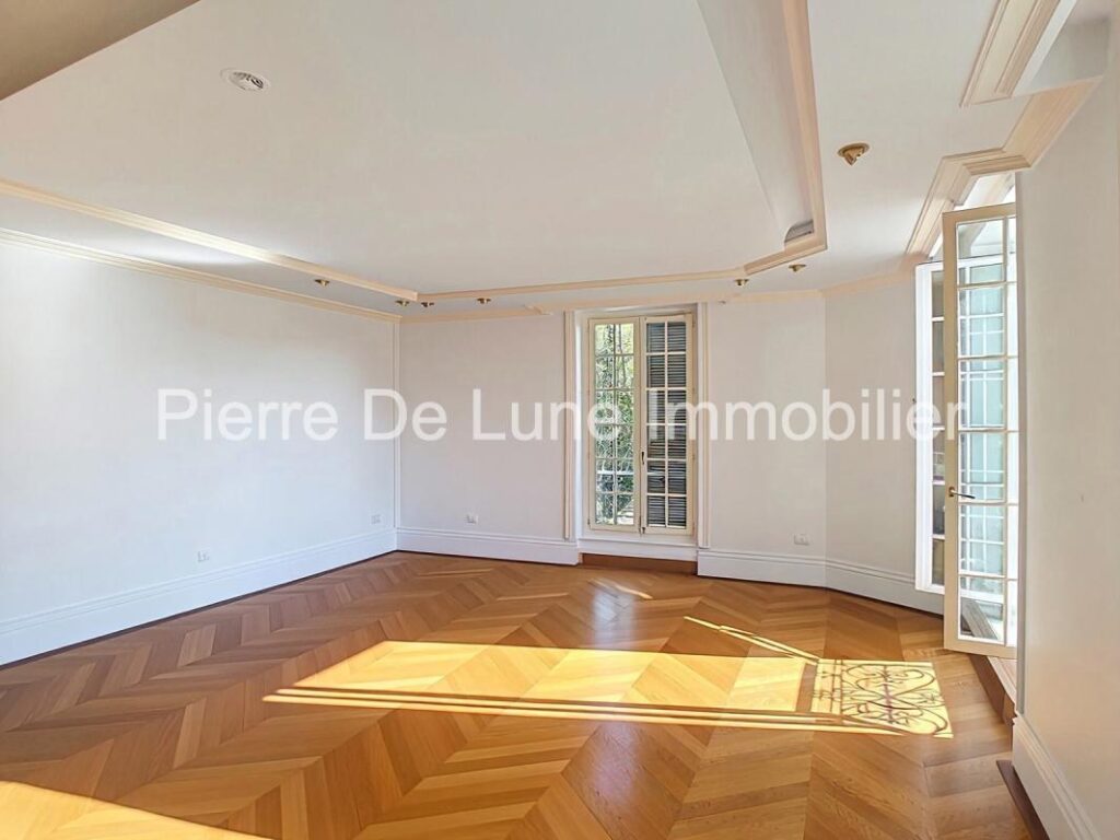 Propriété de caractère avec vue panoramique – 10 pièces – 4 chambres – 426 m²