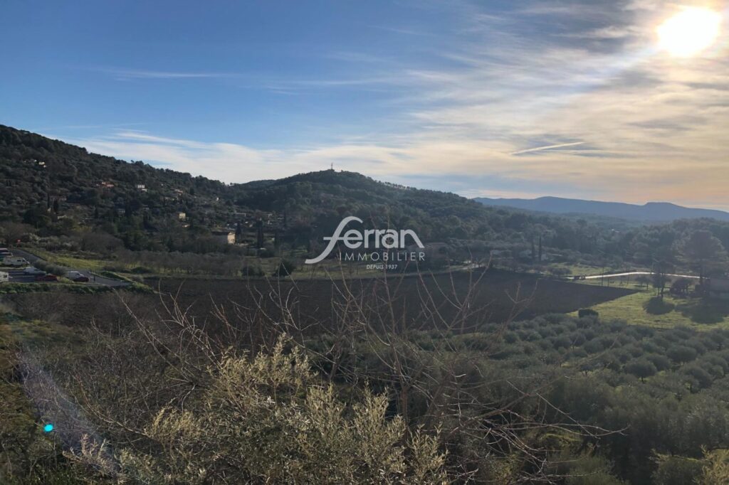 A LOUER TYPE 2 à CALLAS – 2 pièces – 1 chambre – 40.00 m²