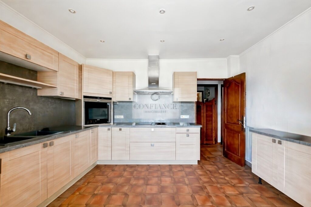 Appartement – 5 pièces – 4 chambres – 143 m²