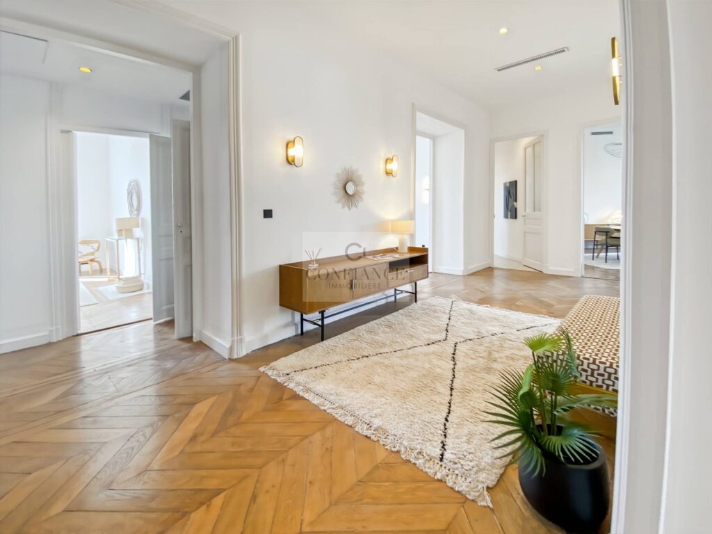 Appartement rénové – 5 pièces – 4 chambres – 194 m²